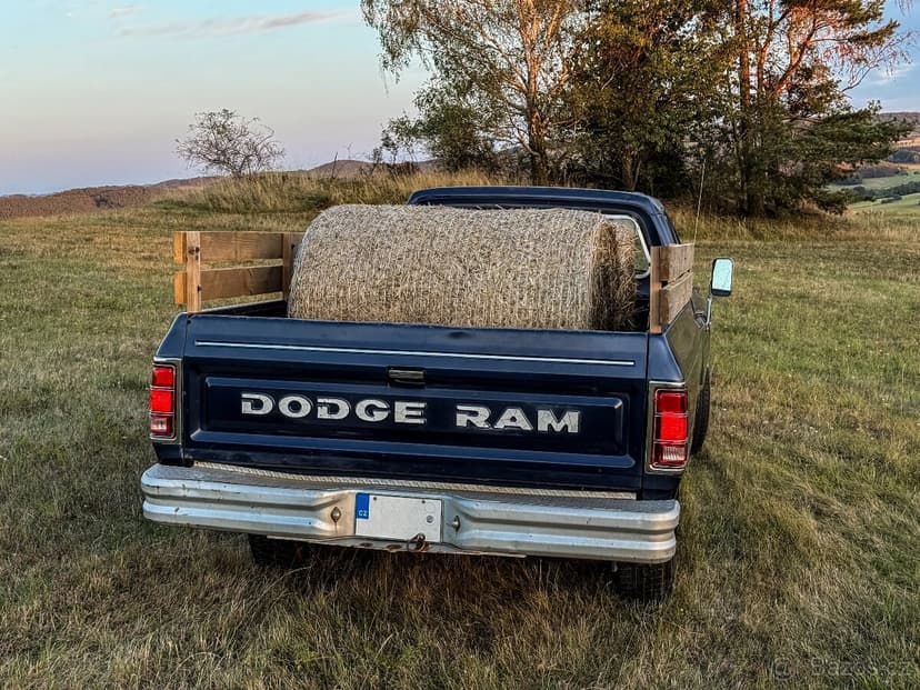 Dodge Ram D-250 1985 / 5.2l V8, Manuál, Klima