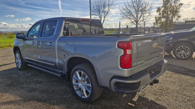 hevrolet Silverado HIGH COUNTRY 6.2l šedá
