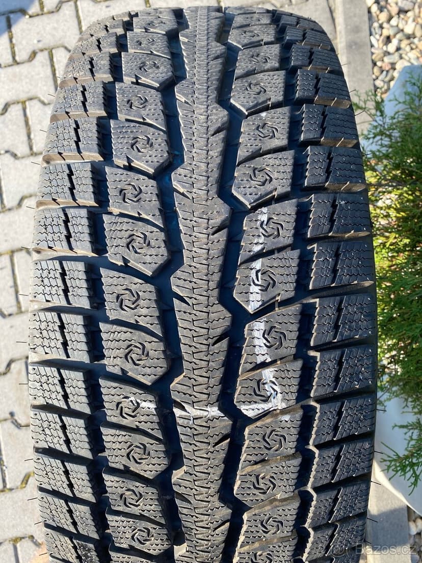 Prodám 4 zanovní zimní pneumatiky Toyo GSI-6 LS 285/70 R17 –