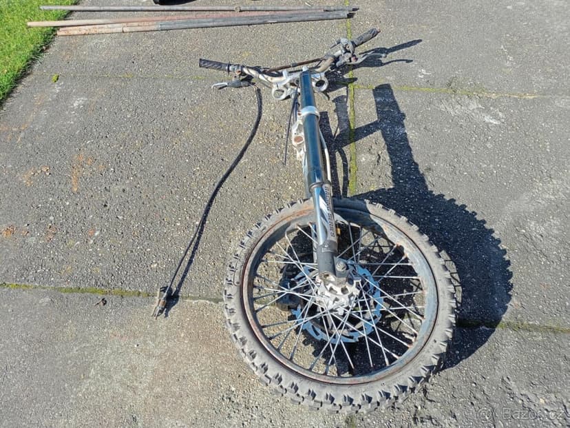 Kola a přední vidlice pitbike