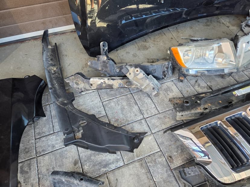 Díly Jeep Grand cherokee WK2  - přední část.