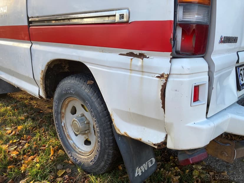 Mitsubishi L300 2.5d 4x4 / 8 míst / tažné 2t