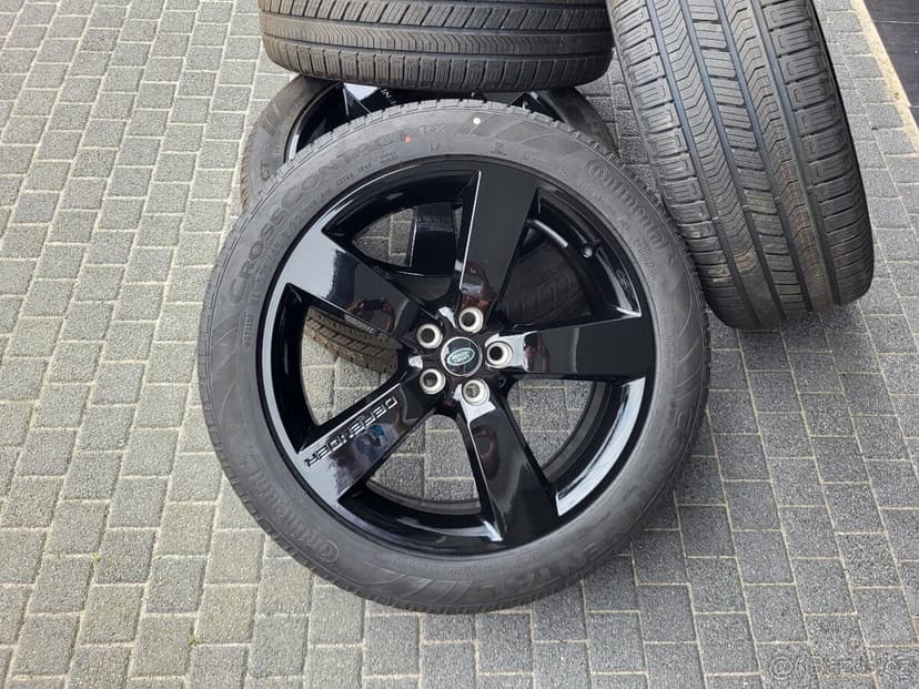 Originální alu kola R22 na Land Rover Defender L663