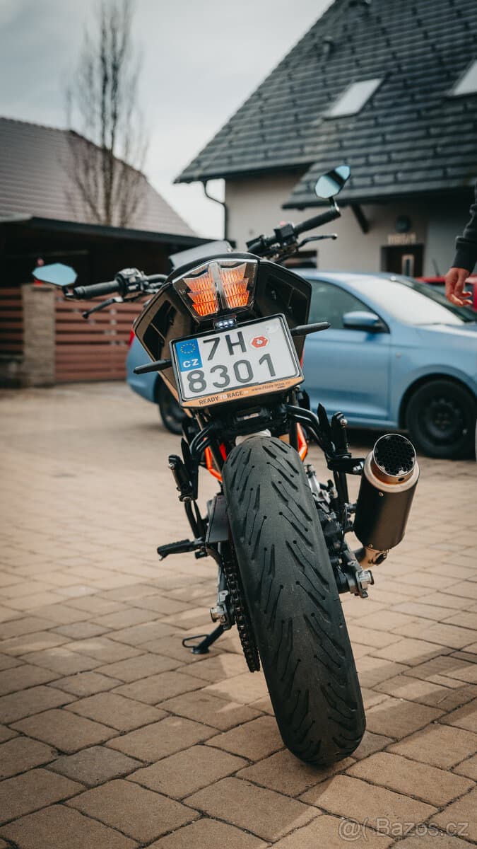 KTM DUKE 125 BLACK 2022 / najeto: 5.900 km