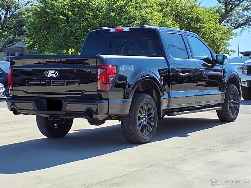 Ford F-150 XLT SuperCrew z roku 2024, s motorem 2.7L V6