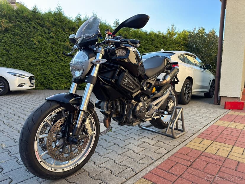 Ducati Monster 1100 –původ ČR, 2. majitel, servisní knížka