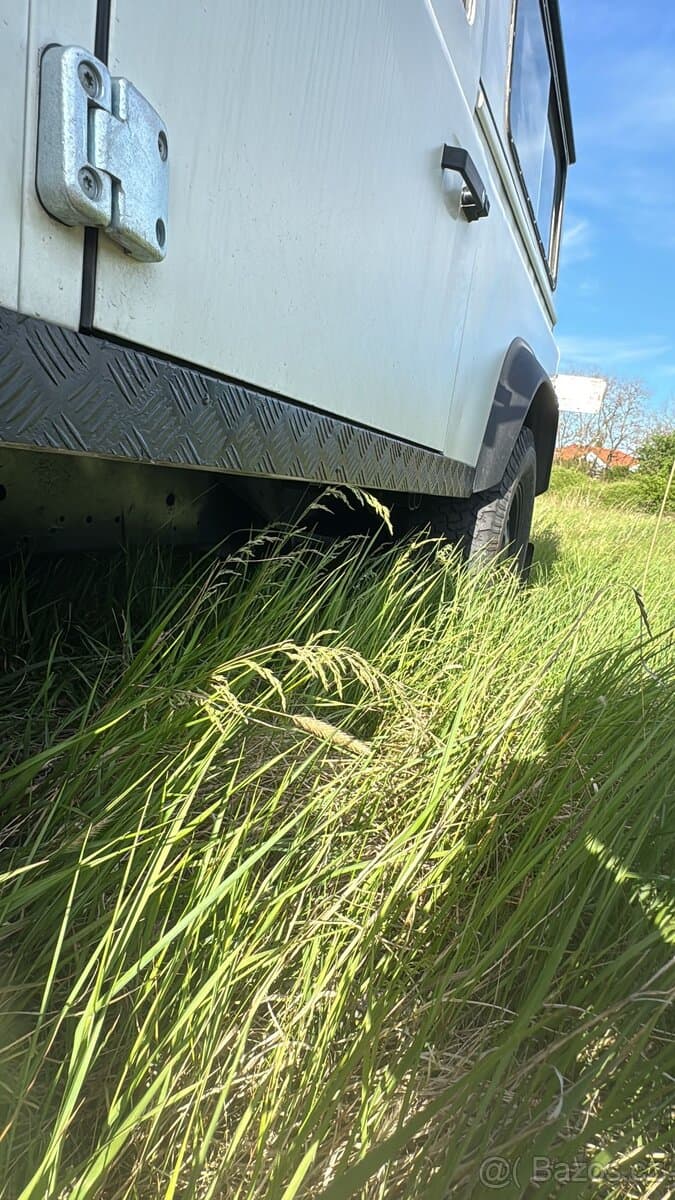 Land Rover Defender 90 Td5 (2004) – TOP STAV, bez koroze, ko