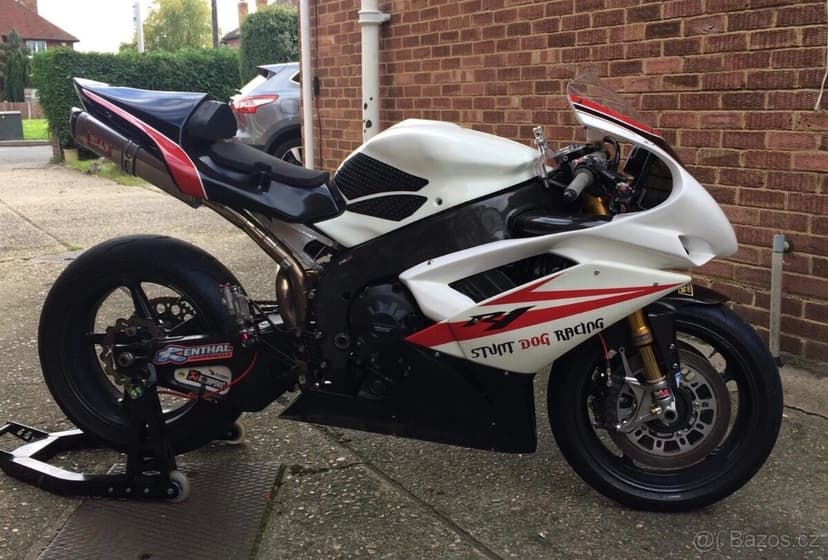 Spodní část kapot na závodní motocykl Yamaha R1