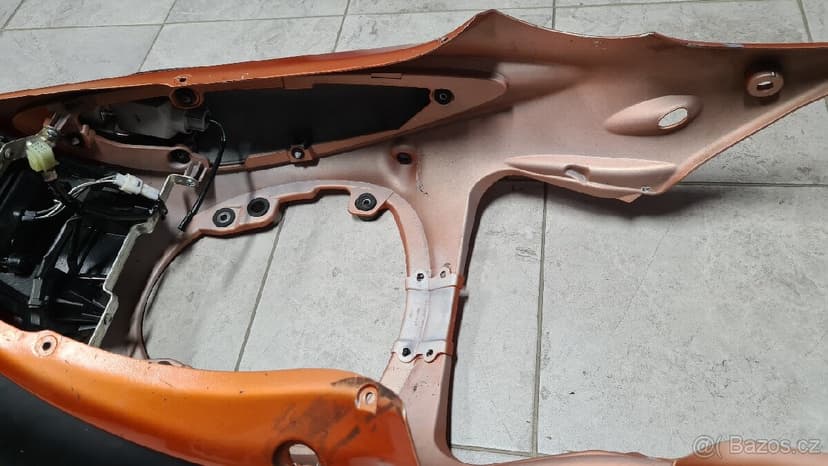 Suzuki GSX-R 1300 Hayabusa zadní kapota, blinkry a světlo