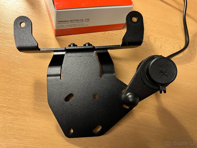 Originální držák gps navigace s 12V zás. na Yamahu mt07
