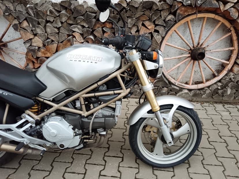 DUCATI MONSTER 750