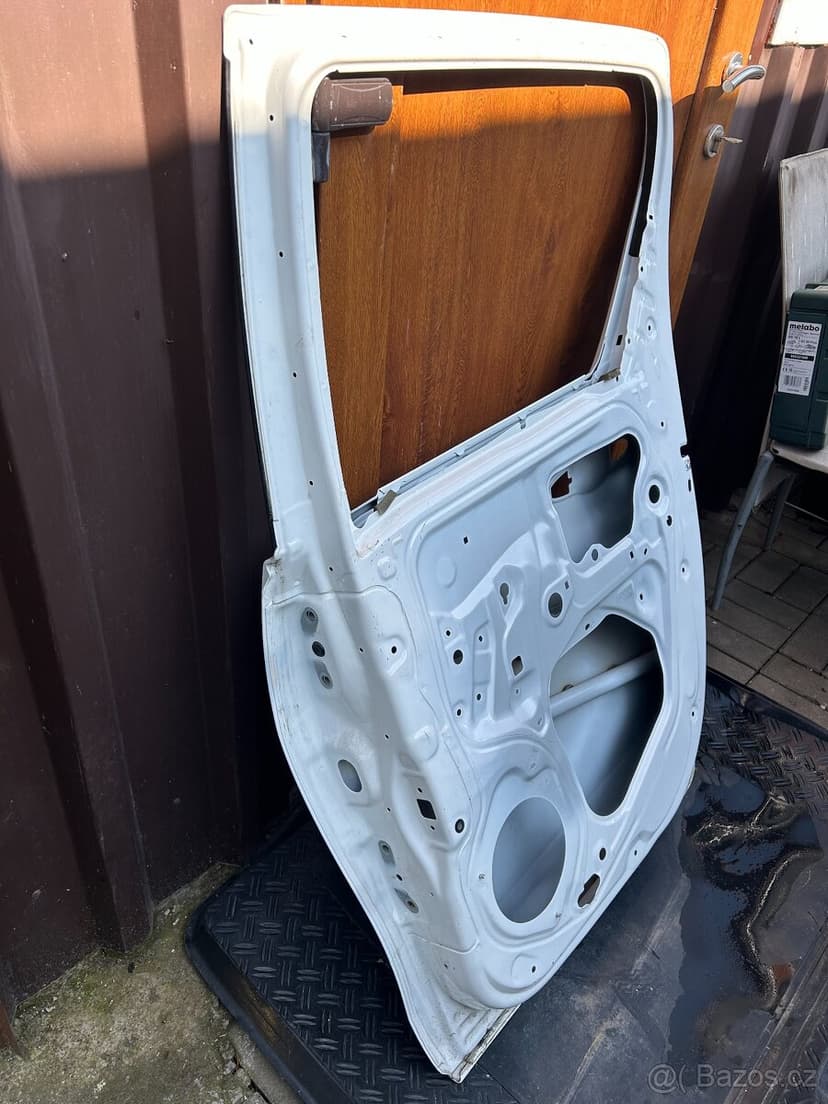 Pravé zadní dveře - Toyota Hilux 2024