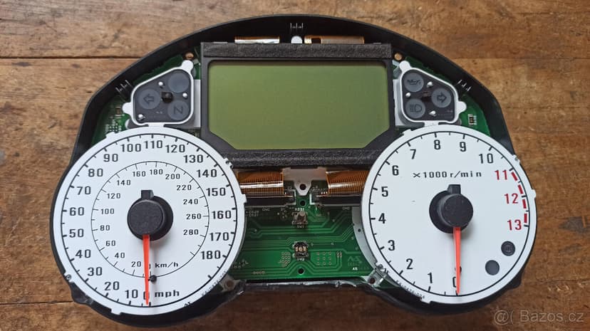 Funkční budíky Kawasaki ZZR 1400 s poškozeným obalem