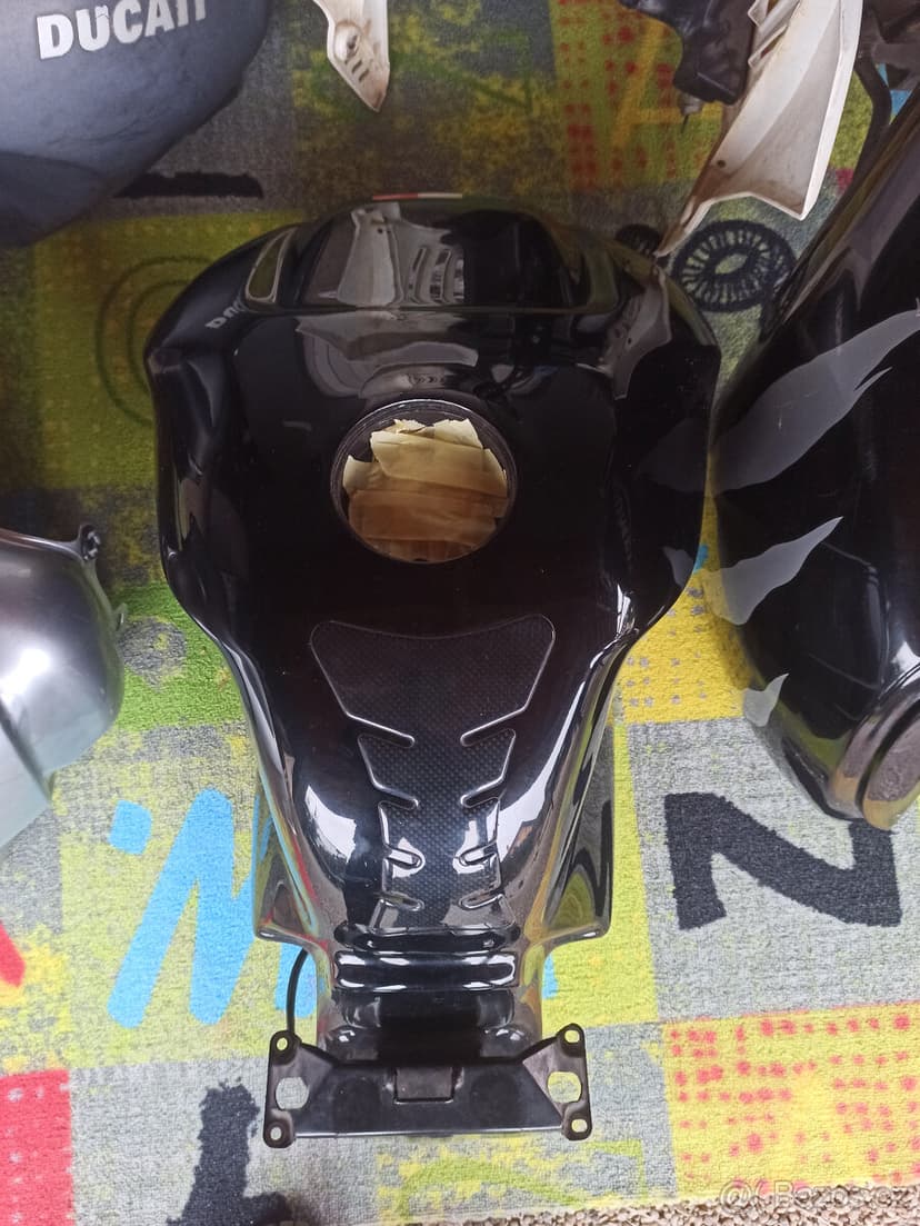 Nádrže benzínové na různé motorky