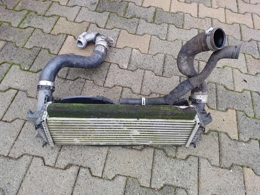 Chladiče,nárazník Nissan Navara D23 NP300 Renault Alaskan