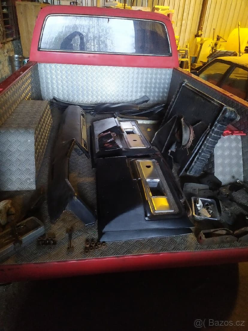 Chevrolet c30 dually korba 8ft - Sleva