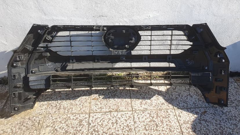 TOYOTA HILUX INVINCIBLE - maska