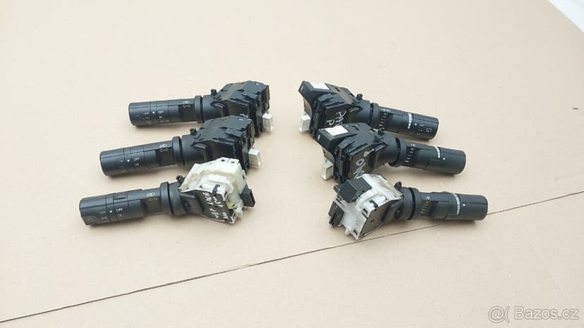 Nissan Navara a Pathfinder  : Páčky blikačů světel stěrač