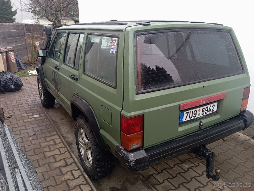 Jeep Cherokee xj rok 1995, 4L 135 kW,