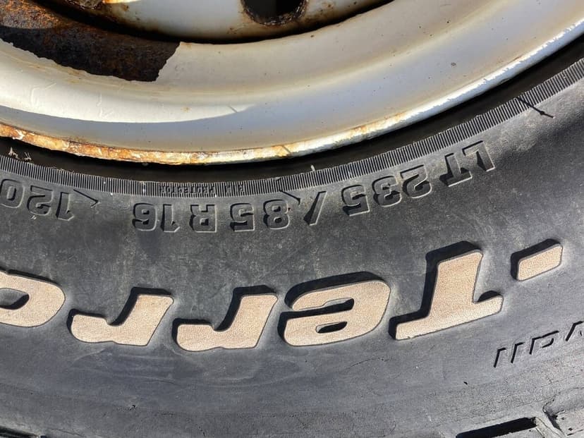 LR DEFENDER BF GOODRICH 235 85 R16 ALL TERRAIN