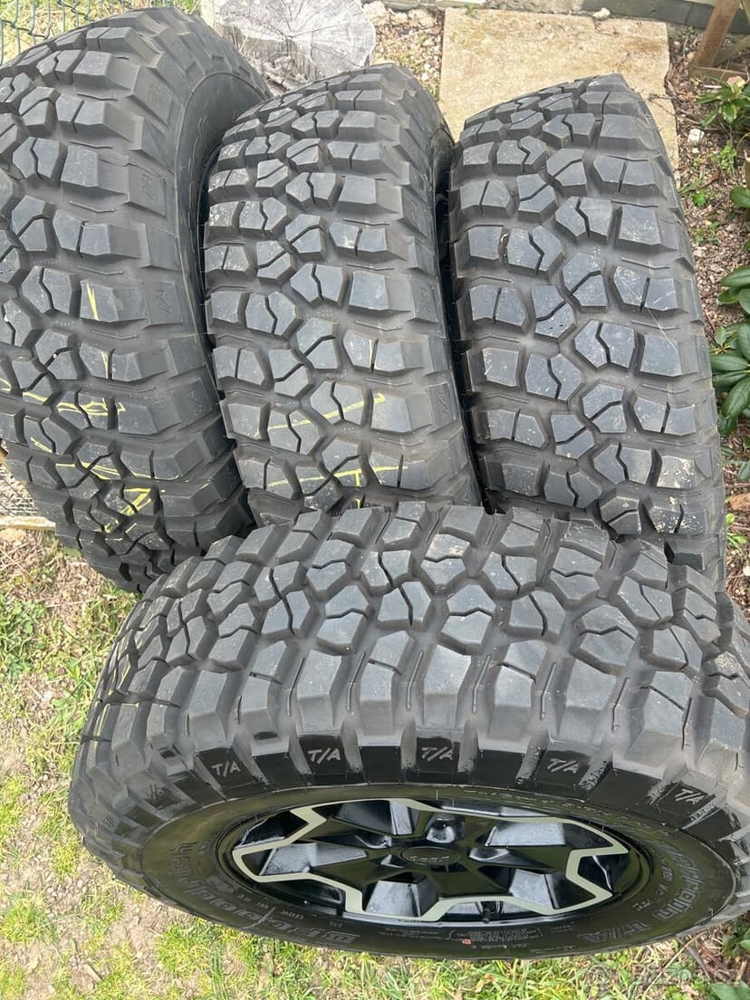 Jeep Gladiátor nová originální kola 2021 BF Goodrich