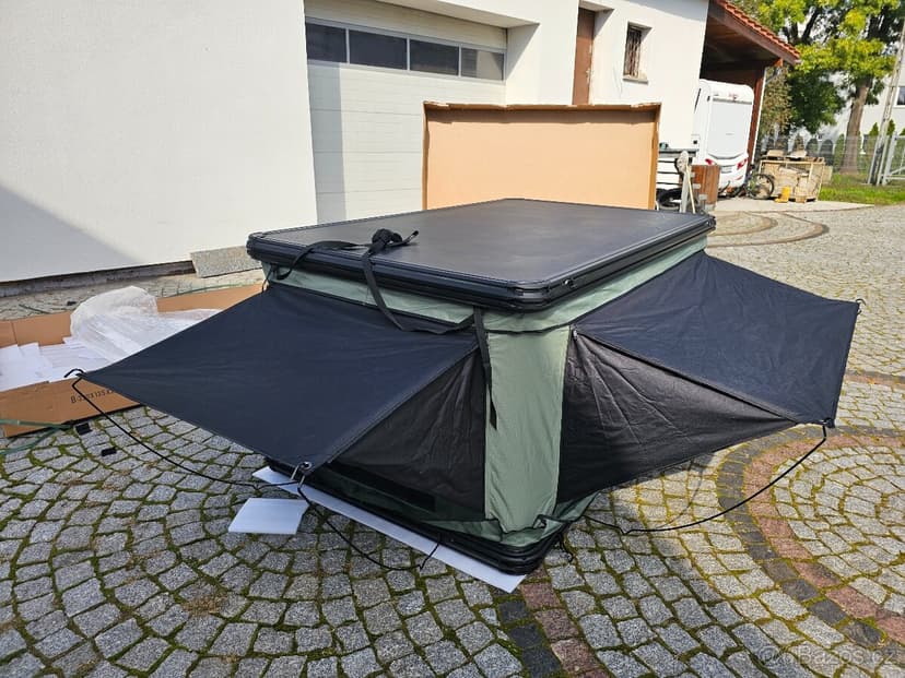 Hliníkový střešní stan na střešní nosič – 2 osoby, LED