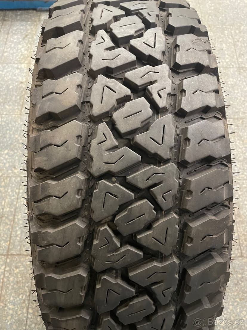 Celoroční pneu 265/70 R16 Kumho RoadVenture MT 51 M+S