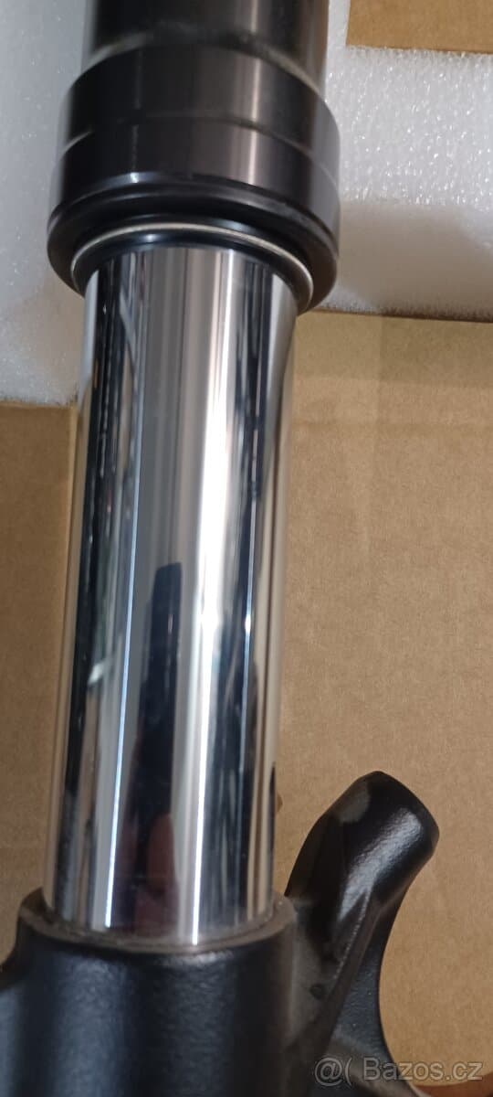 Přední vidlice Ducati Panigale V4 + brýle + třmeny