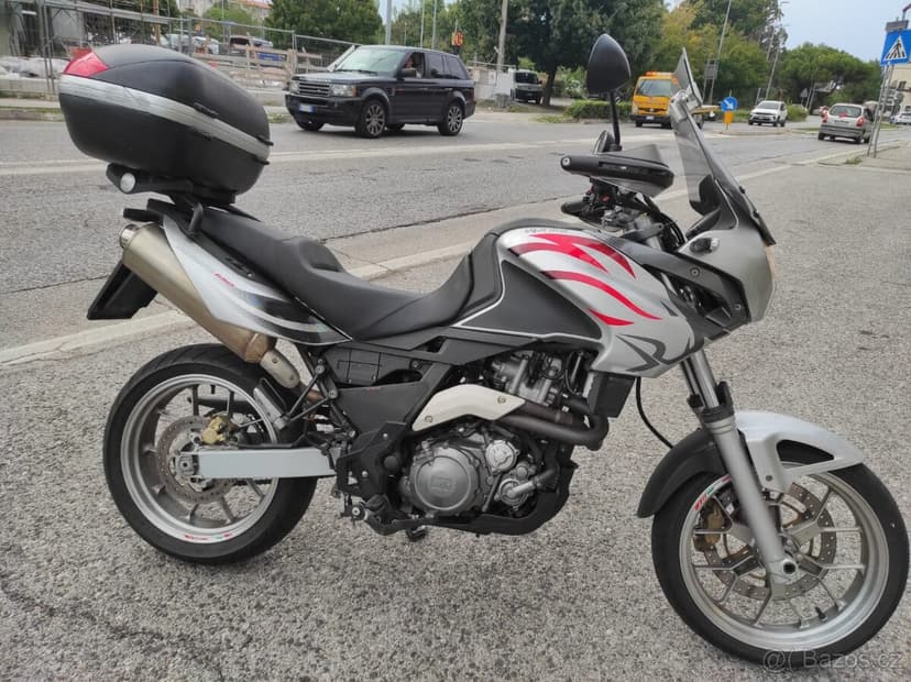 Aprilia Pegaso 650 Strada (2007) TOP, 35kW - A2, doplňky