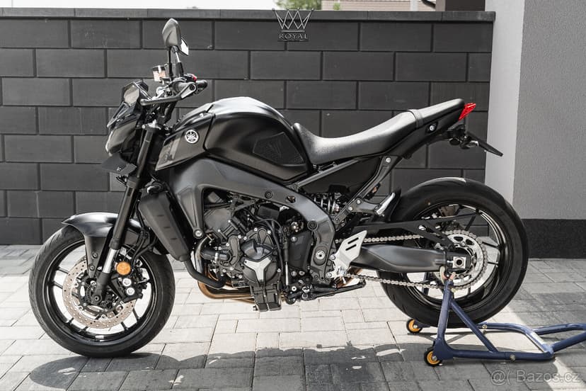 Yamaha MT-09 + Výfuk Akrapovič so zvodami