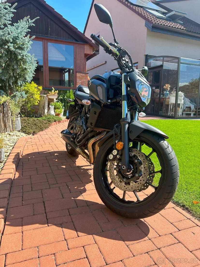 Yamaha MT-07 (4200km) – Jako nová, s výfukem MIVV