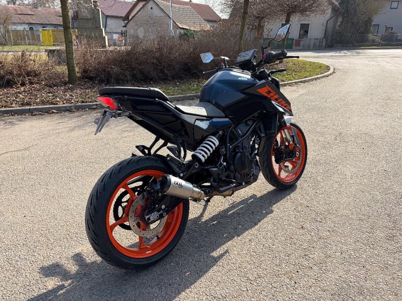 KTM duke125, r.v: 10/2024, 11kw, 6000km, TOP.