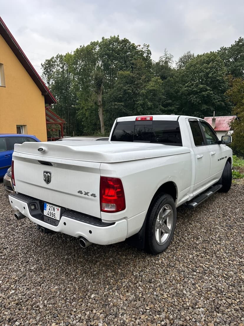 Dodge ram 1500 5,7 V8 hemi 4x4 LPG