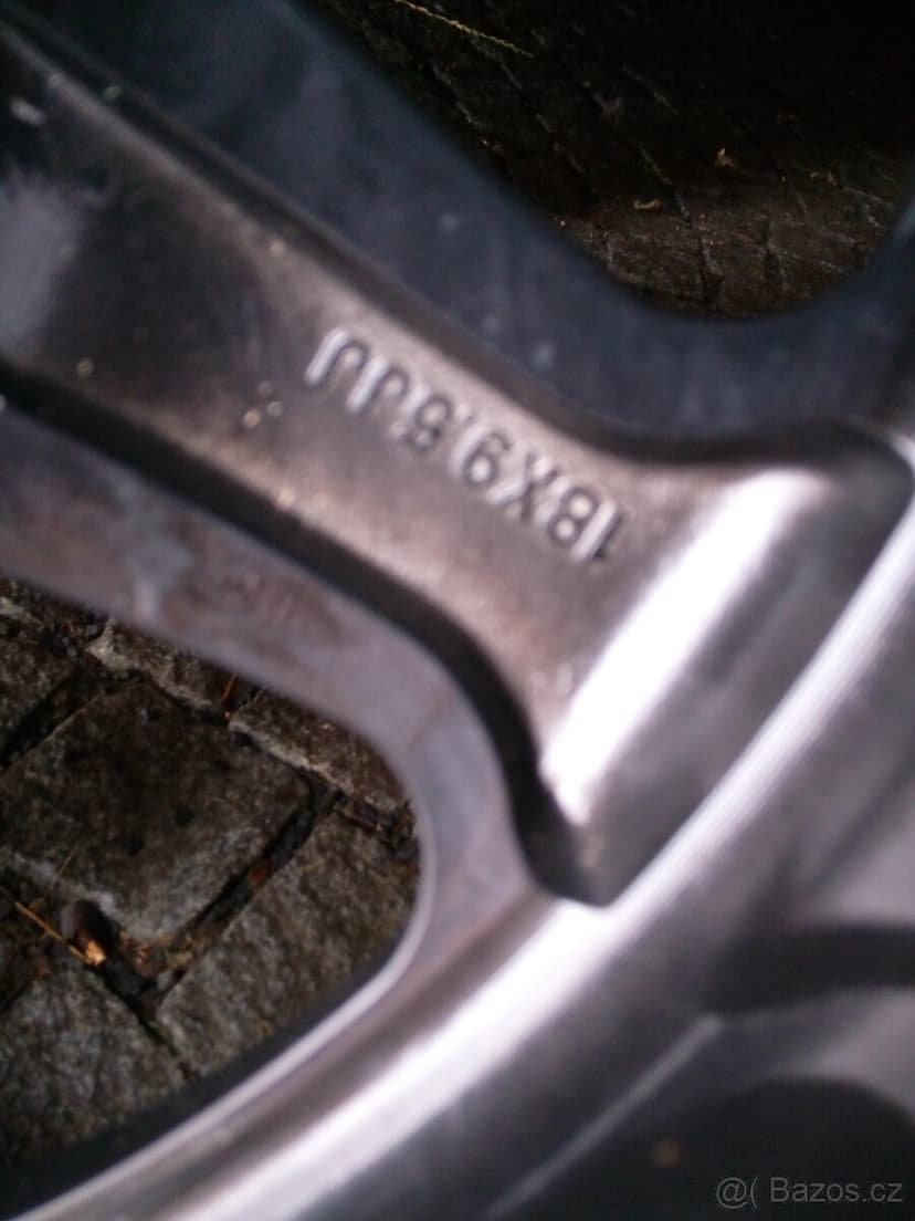 Hilux 18" kola+ pneu+ rozsir.podlozky