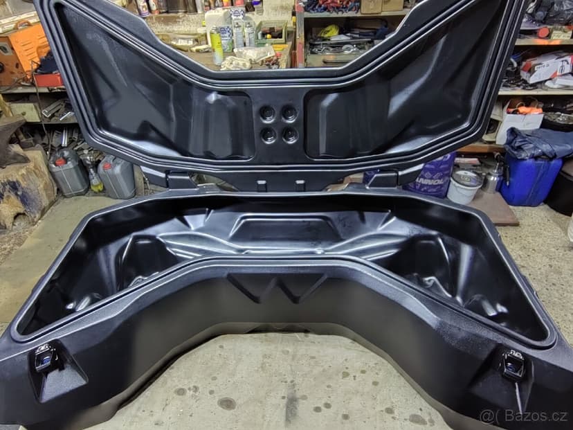 Zadní box na čtyřkolku-zánovní