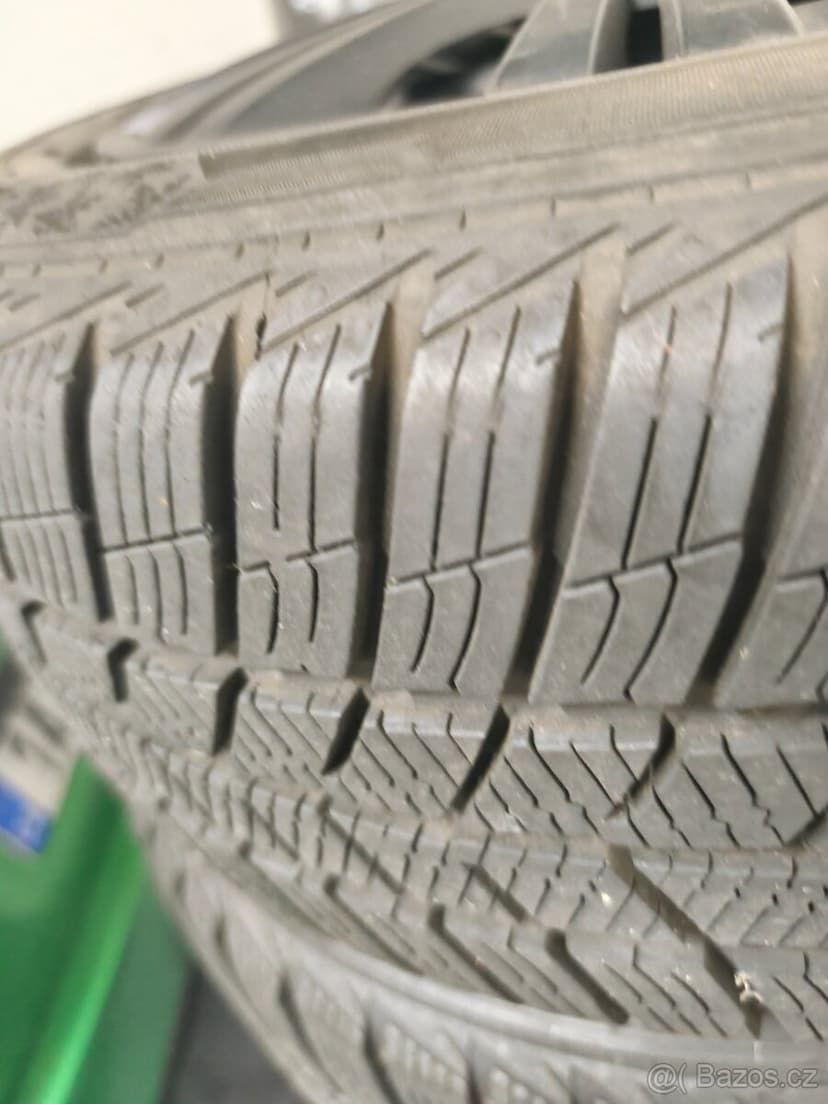 Sada kol se zimními pneu