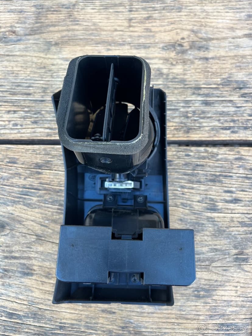 boční panel ventilace + držák na díly Land Rover Discovery 3