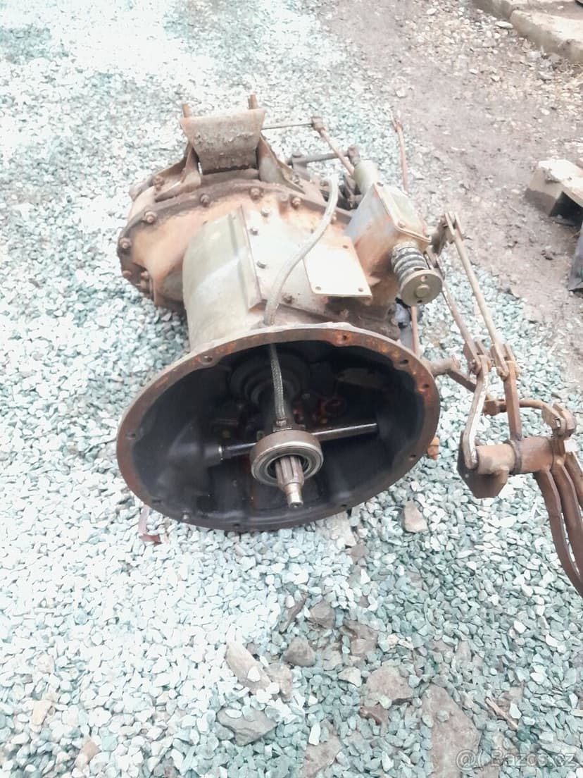 Praga V3S  převodovka s vývodem na navijak