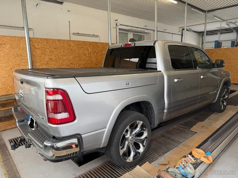 RAM 1500 LIMITED LONGHORN 4x4, DPH, 2 sady disků
