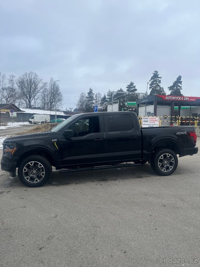Ford F-150 STX 5.0 V8 4x4 (2024)