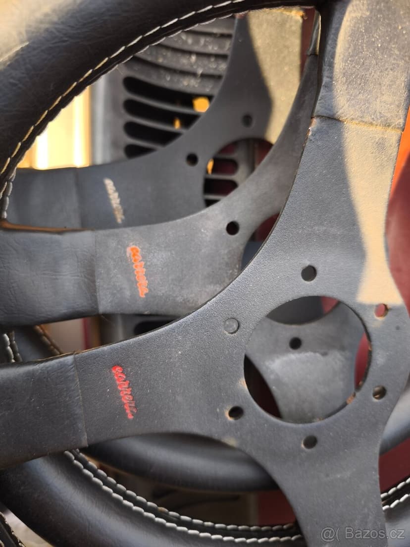 Univerzální 3 ramenné sportovní volanty