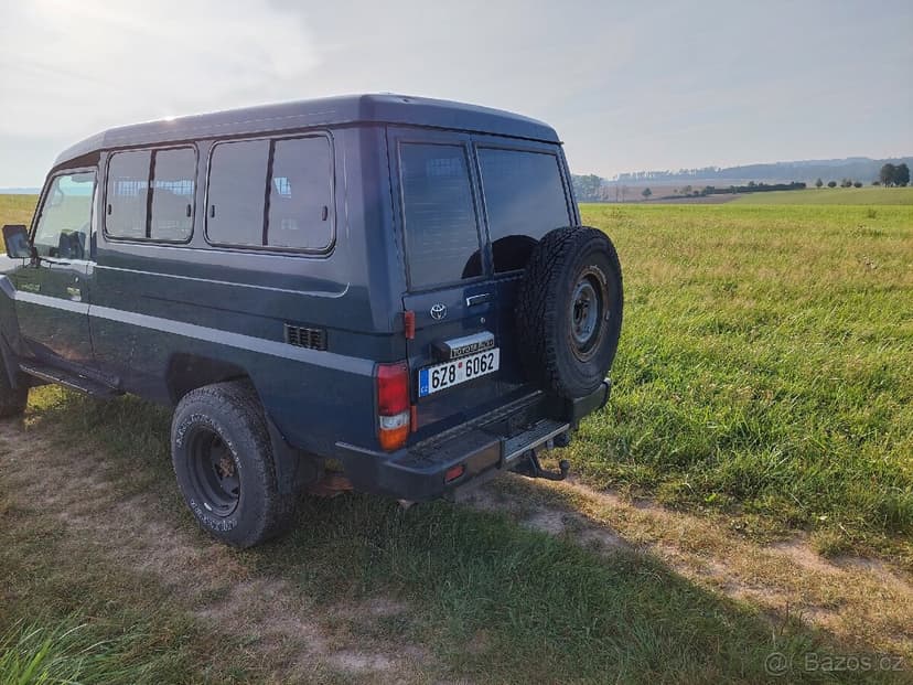 Toyota Land Cruiser HZJ 78