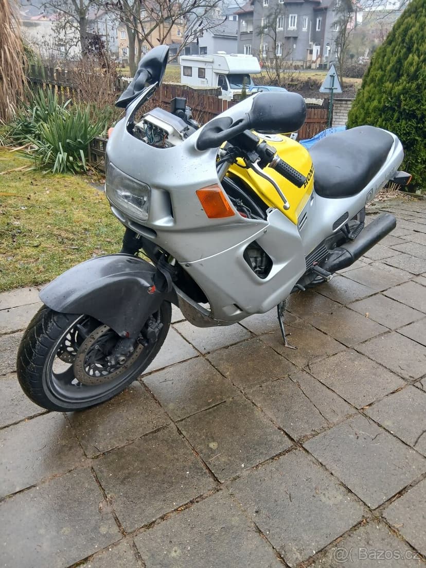 Honda CBR 1000 F PC21