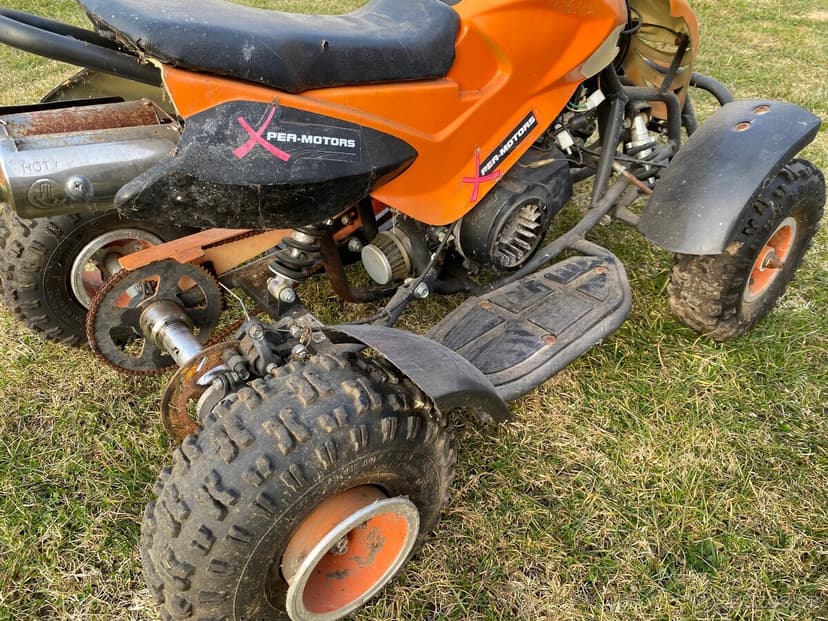 Dětská čtyřkolka a motorka