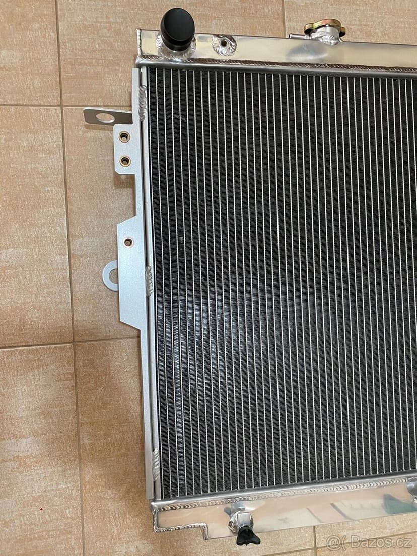 CELOHLINÍKOVÝ CHLADIČ TOYOTA LAND CRUISER HDJ/HZJ 78, 79 4,2