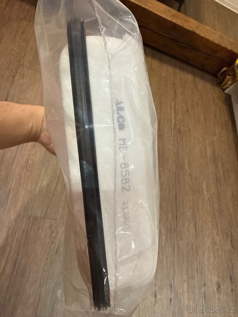 Různé díly Jeep Wrangler JK – brzdy, blinkr, mřížka, filtr,