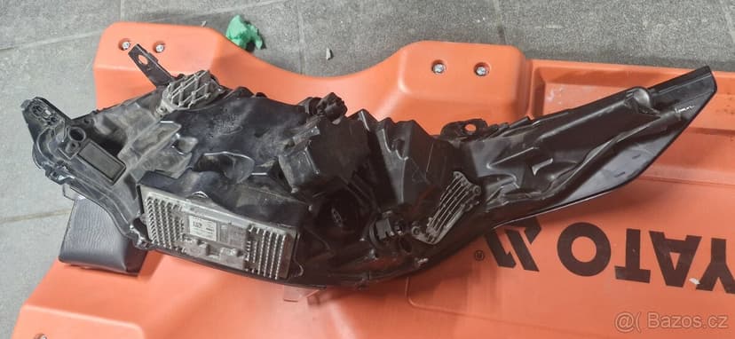 Prave predni svetlo land rover discovery V L462