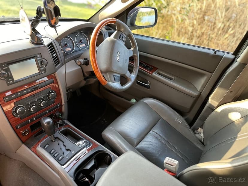 Jeep Grand Cherokee 4.7 V8 LIMITED + LPG – zvednutý, drapáky