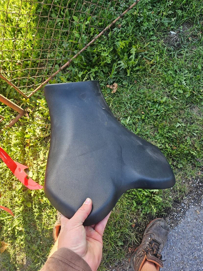 Suzuki GSXR 1000 K9 laminát a sedlo