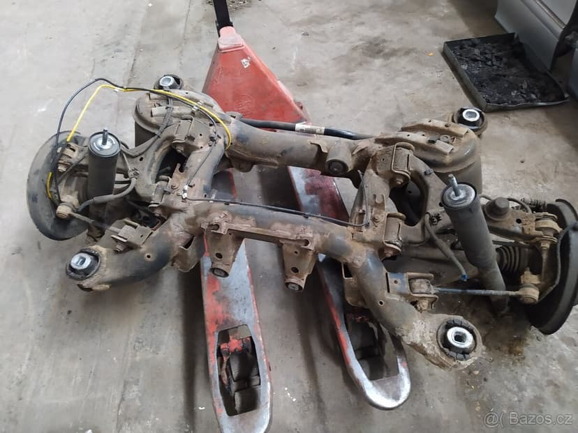 Range Rover TDV8 L322 rok 2006 náhradní díly